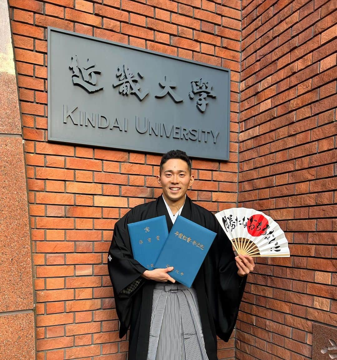 井狩裕貴のインスタグラム：「近畿大学 卒業しました🎓  同期、お世話になった先生方、近大で出会った全ての皆様、本当にありがとうございました！  (和装の評判良くて嬉しかったです)  #近畿大学 #KDU #青春 #KINDAI #BIGBLUE #勝たなおもろない #ケイスケホンダ #和装男子推進運動」