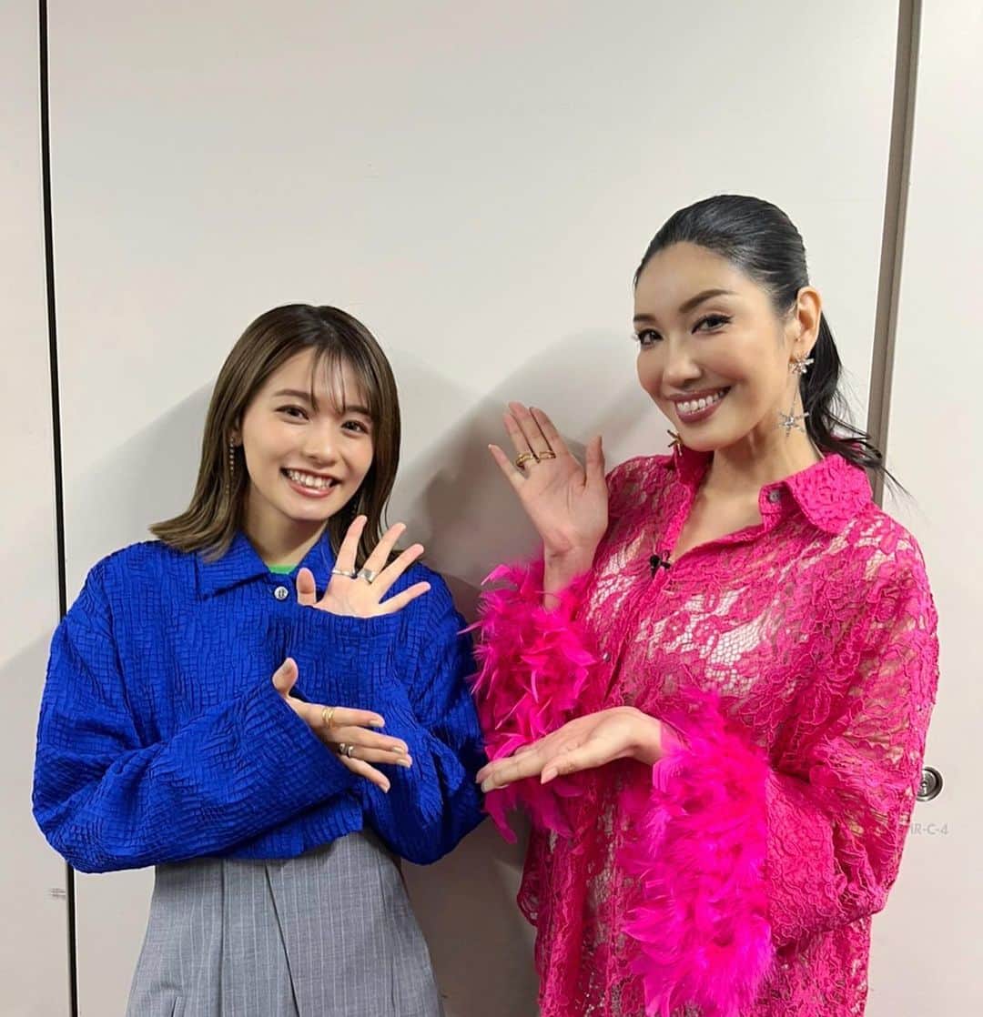 足立佳奈のインスタグラム：「ジェネチェンFES ありがとうございました！！ ヒーローを歌わせて頂きました！ いつもとは違う歌唱できて嬉しかったです！！  名曲に包まれた幸せな時間でした💖  アンミカさん、 川畑要さん、 日向ハルさん、 五条院凌さん、とお写真撮って頂きました📸  またみなさんにお会い出来きますように。  #ジェネチェン」