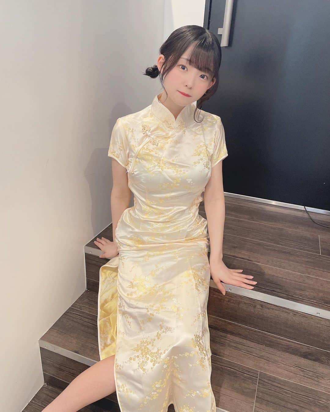 花咲ひよりさんのインスタグラム写真 - (花咲ひよりInstagram)「・　　 　　 お久しぶりのチャイナさんでした！　　 　　 　　 すき？　　 　　 　　 　　 　　 　　  #アイドル #アイドル衣装 #アイドル前髪 #アイドルヘア #アイドルメイク #黒髪 #黒髪ボブ #黒髪ミディアム #黒髪女子 #ぼぶ#ボブ #ボブアレンジ  #2つ結び #ツイン #ツインお団子 #ミニお団子 #お団子ヘアー #チャイナ #チャイナドレス #コスプレ #コスプレ女子 #タイトドレス」3月18日 23時45分 - hiyori_hanasaki_