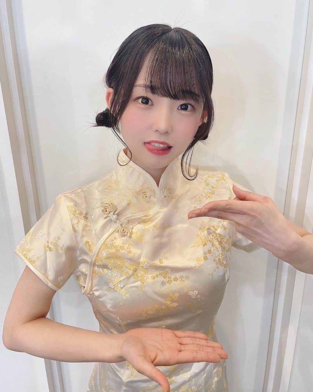 花咲ひよりのインスタグラム：「・　　 　　 お久しぶりのチャイナさんでした！　　 　　 　　 すき？　　 　　 　　 　　 　　 　　  #アイドル #アイドル衣装 #アイドル前髪 #アイドルヘア #アイドルメイク #黒髪 #黒髪ボブ #黒髪ミディアム #黒髪女子 #ぼぶ#ボブ #ボブアレンジ  #2つ結び #ツイン #ツインお団子 #ミニお団子 #お団子ヘアー #チャイナ #チャイナドレス #コスプレ #コスプレ女子 #タイトドレス」