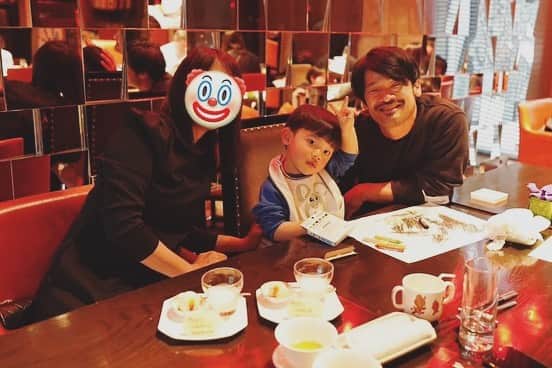 石川龍のインスタグラム：「11回目の結婚記念日（2日ほどフライング）。ランチに、チャイナルーム @ グランドハイアット。点心ブッフェ、大変美味でした。すんごい久しぶりに紹興酒を飲みました。 結婚12年。元気に仲良くで、何よりです。いつもありがとう。」