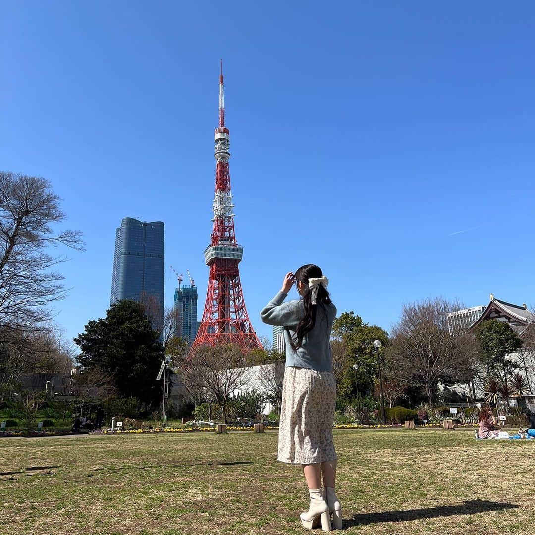ちとせよしののインスタグラム：「Good morning!☀️🗼♡ 来週は雨続きだそうで…( ´. ̫ .` )  #芝公園 #shibapark」