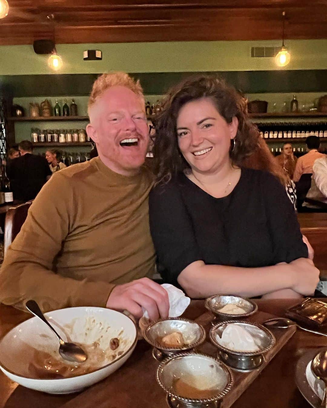ジェシー・タイラー・ファーガソンのインスタグラム：「Double date with @ellenmariebennett & @caseycaplowe. We all have had @bicyclette.la on the top of our list of LA restaurants we want to try and man oh man...it did NOT disappoint! Thank you chefs @wmanzke @mlmanzke & @joegarcia44 for this epic meal!」