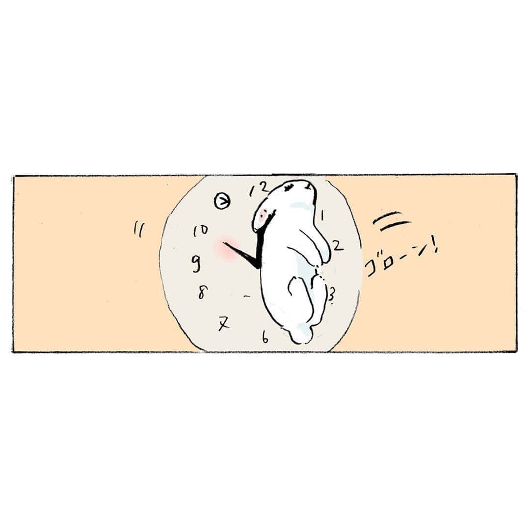 森山標子(しなこ)/Schinakoさんのインスタグラム写真 - (森山標子(しなこ)/SchinakoInstagram)「Clock🕰 時計💞🐇  うさぎさんの愛しさをいろんな空想で表した4コマ本🐇☁️ 「うさぎ雲といっしょに」KADOKAWAから3/29に発売です📚 https://www.kadokawa.co.jp/product/322210000654/  Amazonでは特典付きです📱 https://amzn.asia/d/7ujJ6cg」3月19日 10時11分 - schinako