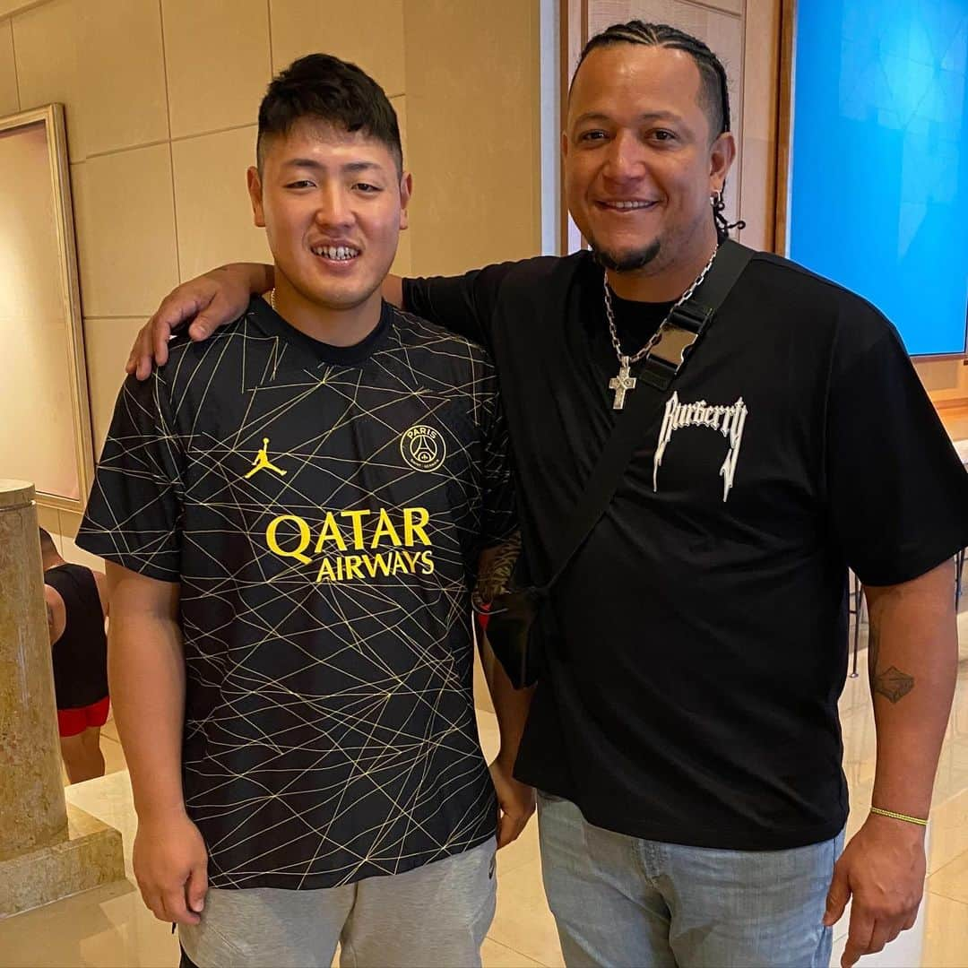 岡本和真のインスタグラム：「#憧 #スーパースター #嬉しい #miguelcabrera  @miggy24」