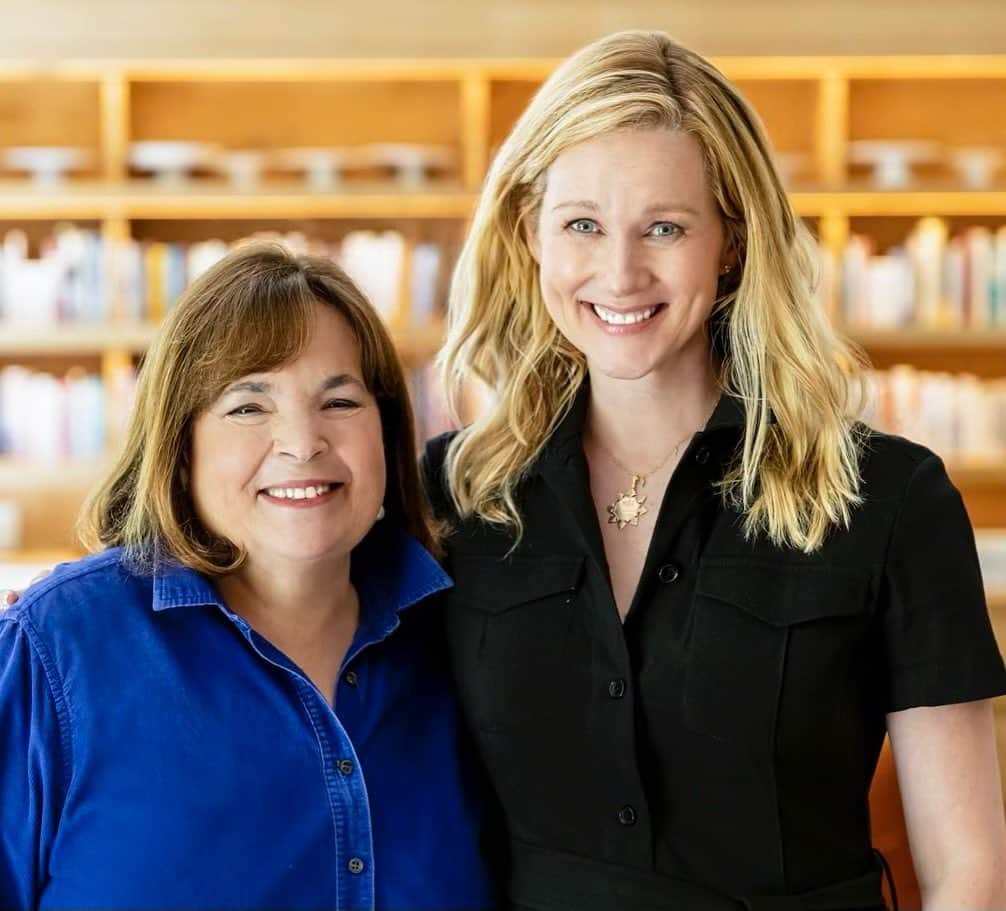 アイナ・ガーテンのインスタグラム：「Don't forget to join Laura Linney and me for Be My Guest on Discovery+ any time or on Food Network on Sunday @11:30am ET.  She is simply amazing and we had so much fun together! ❤️❤️❤️」