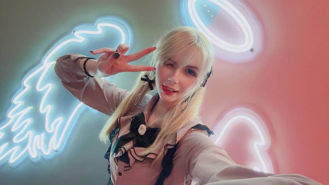 Hirari Ann（ヒラリー アン）のインスタグラム：「Blessings from favorite Yabai Tenshi 😇✨🎀」