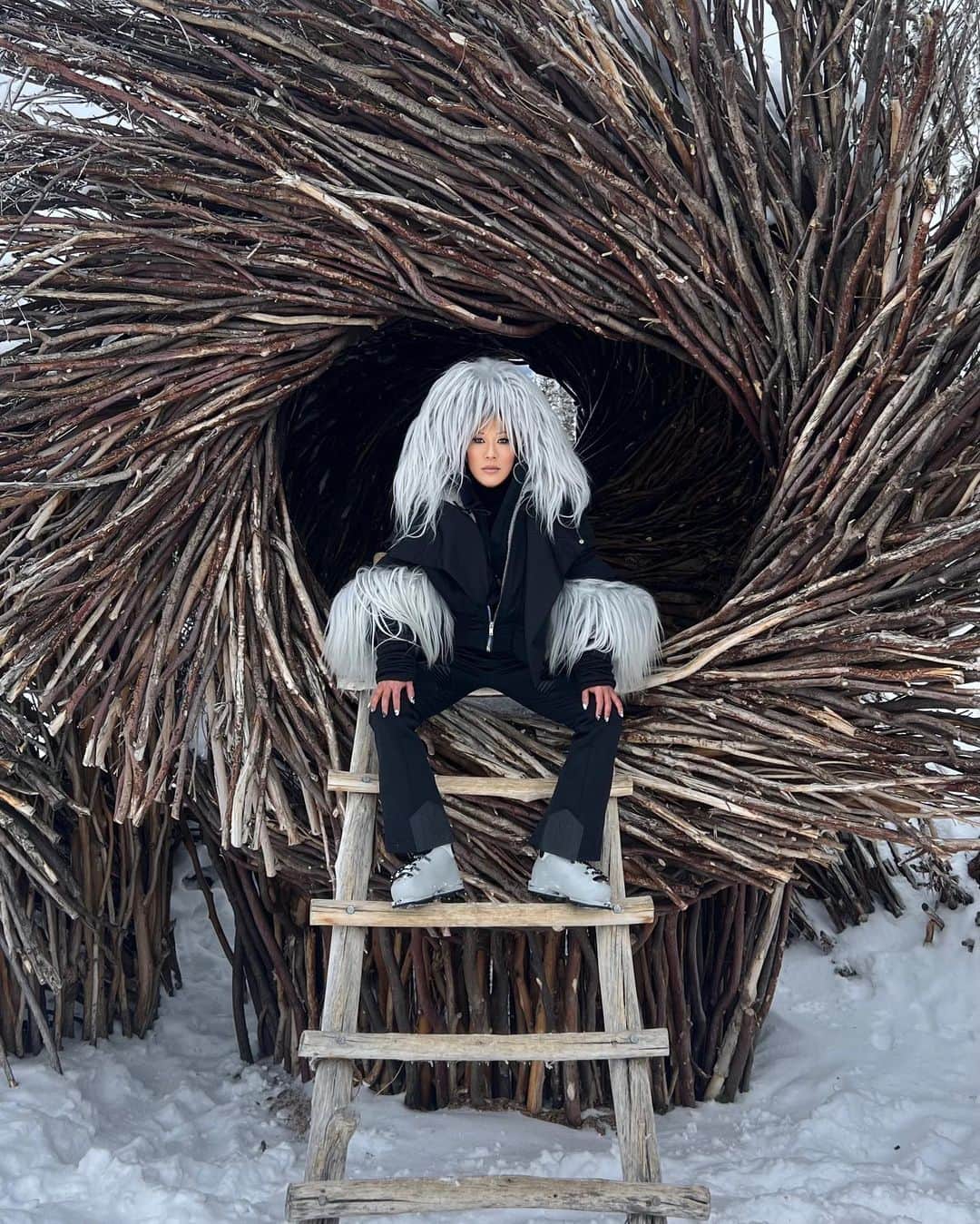 Lynn Banさんのインスタグラム写真 - (Lynn BanInstagram)「Thank you @voguesingapore for the feature in your March issue! Photographed in Aspen by Jett Kain 💁🏻‍♂️ 📸 Ski look by Rick Owens 🖤 #voguesingapore #rickowens #VOGUE 💁🏻‍♀️ 🎿 SWIPE SWIPE SKI SKI」3月19日 2時49分 - lynn_ban