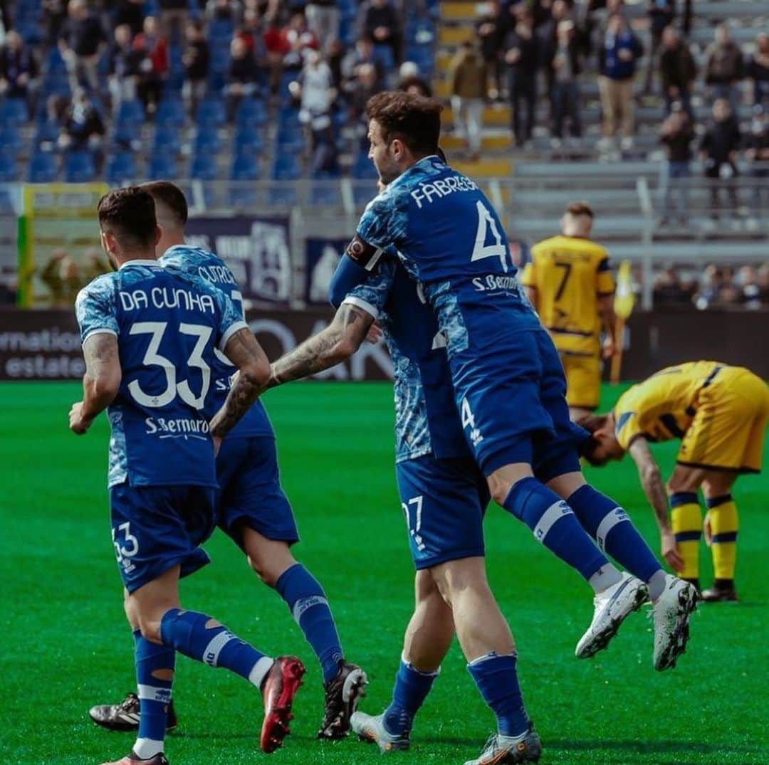 セスク・ファブレガスさんのインスタグラム写真 - (セスク・ファブレガスInstagram)「What a win!!  Che bella vittoria!! @comofootball  💙⚽️」3月19日 2時49分 - cescf4bregas