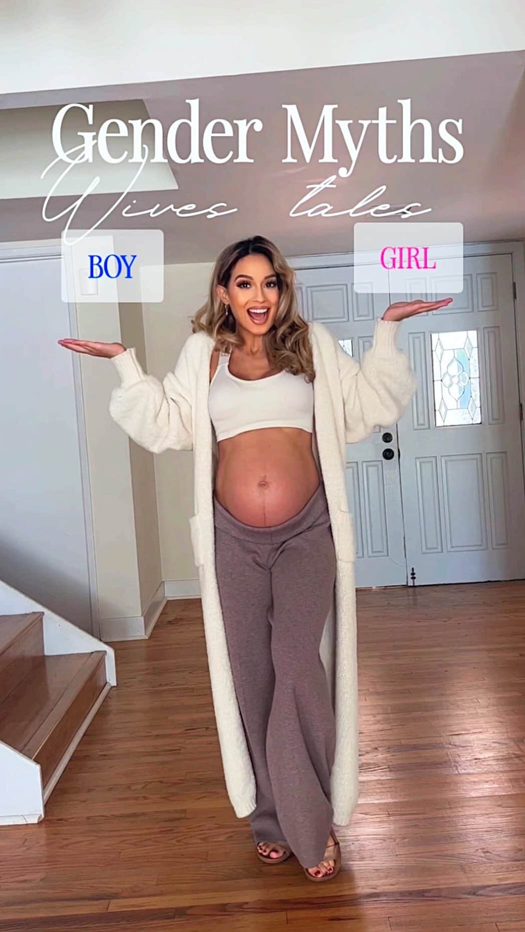 Sarah Mundoのインスタグラム：「Boy or girl? 🤰#2 What do you think? For reference, with Bella: - Carried high - heart rate <140 -Not moody - no acid reflex  -clear skin - craved fruit」