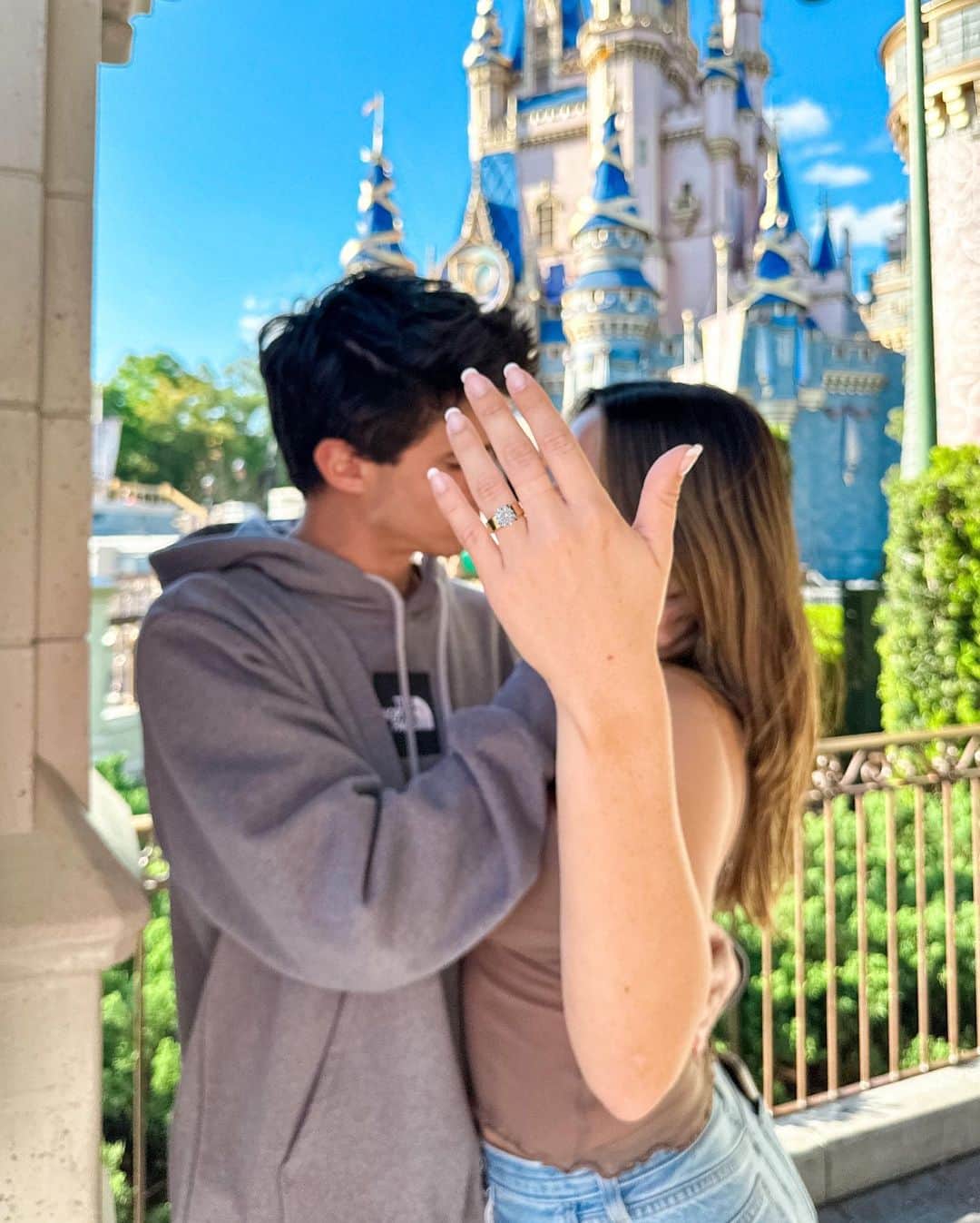 Brent Riveraのインスタグラム：「Engagement? Nope…she just had something in her teeth…😂」