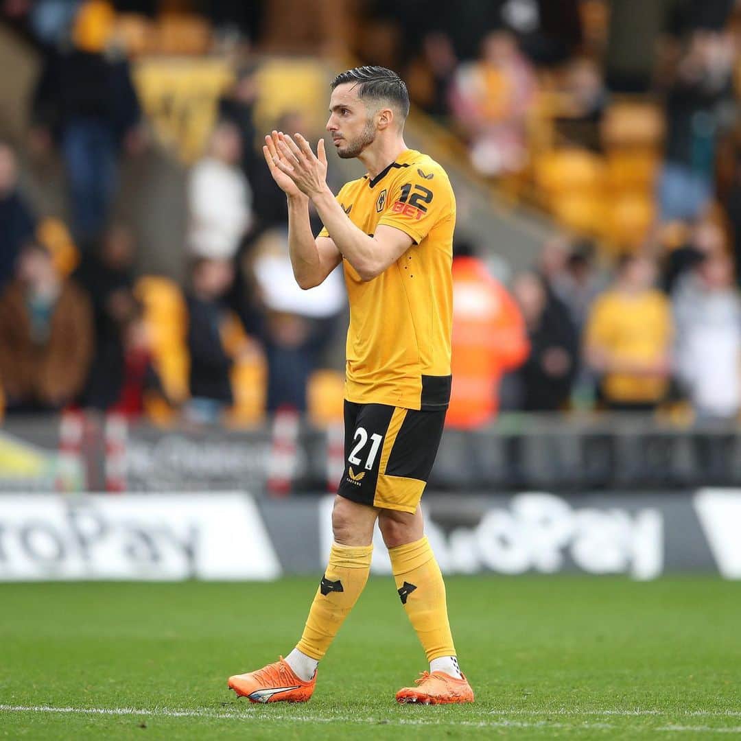 パブロ・サラビアのインスタグラム：「We fought until the end although it has not been our best day. We will continue fighting for this shield 🐺come on @wolves 💪」