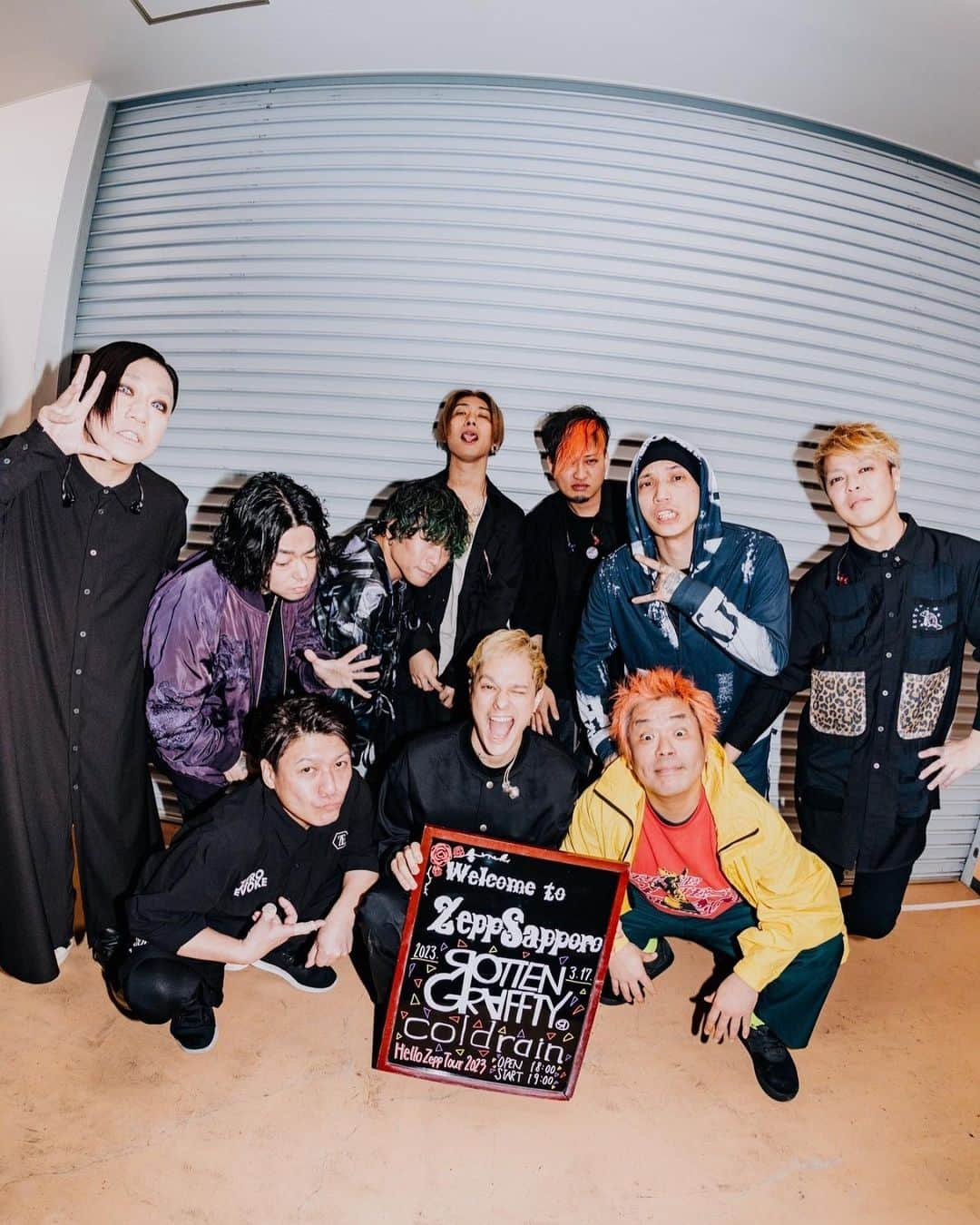 N∀OKIさんのインスタグラム写真 - (N∀OKIInstagram)「Hello Zepp Tour 2023  4本目  Zepp Sapporo  2019年以来の 札幌サシ対バン お互いの数々のドラマを超えて 名実ともに ガチっと突き上げてくる coldrain  カツマのサプライズ 零戦SOUND SYSTEM 無論極上した  打上げもメサ笑けた至福やん  ありがとうございました  写真  差し歯とれて代わりに銀杏の種を精製し腐ったボンドで接着し「俺を見るんじゃねぇっ」と癇癪をおこす寄生虫みたいな私生活の @kawado_photo  #coldrain #ROTTENGRAFFTY」3月19日 4時50分 - chairoy1945