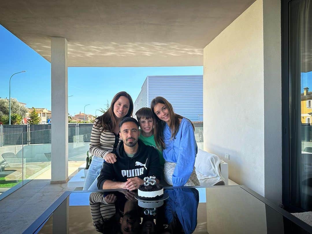 ハウメ・コスタのインスタグラム：「Gracias a tod@s por las felicitaciones!!   Uno año más , un año mejor (o eso creo😁)  ❤️❤️❤️」