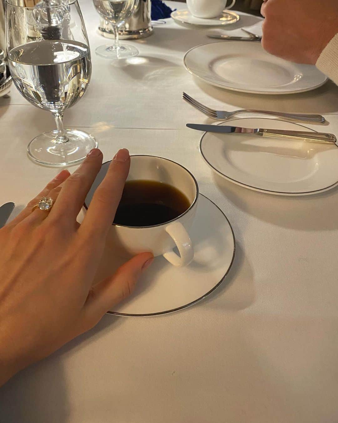 ジャクリーン・ヤブロンスキーのインスタグラム：「🤓」