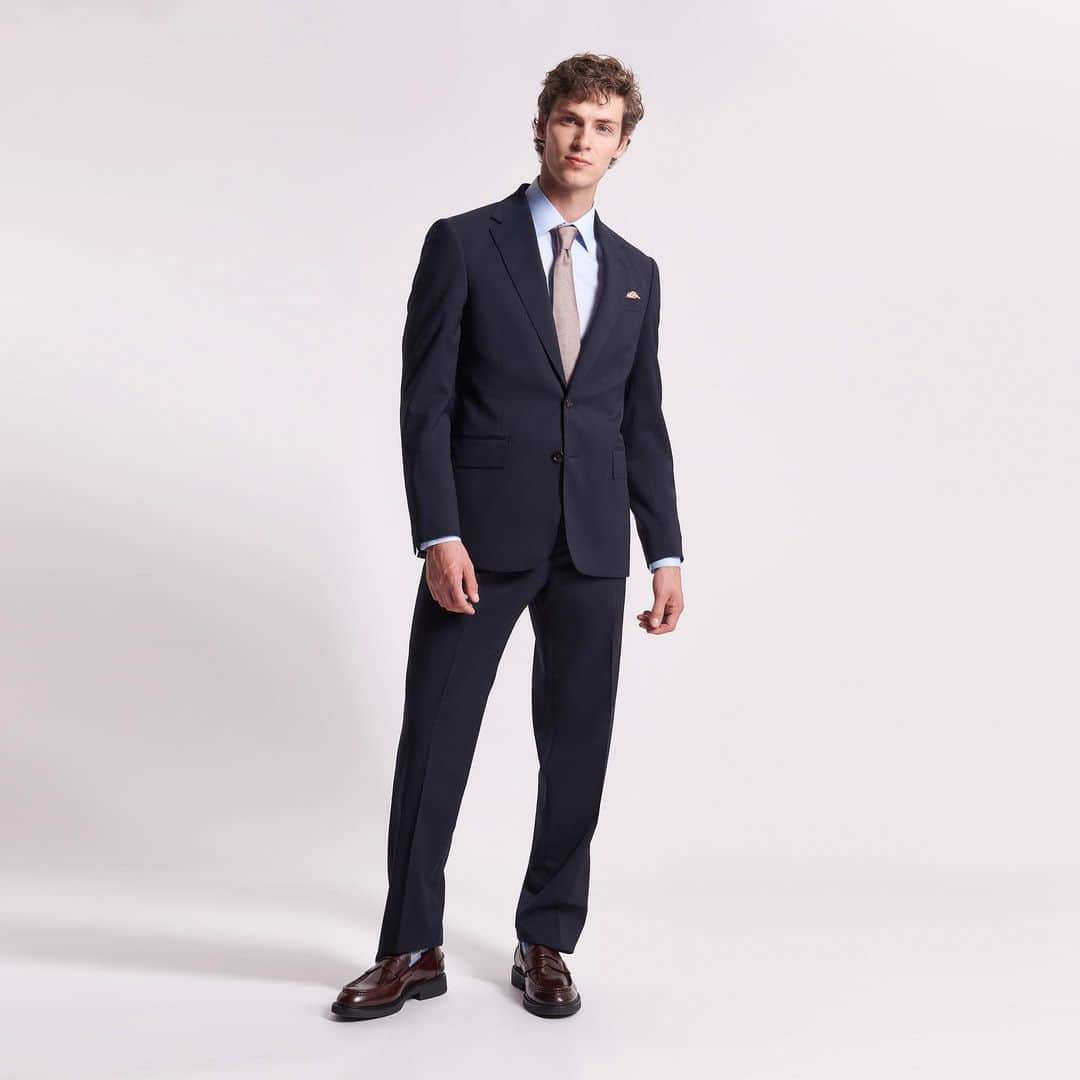 ドゥシャンのインスタグラム：「Elevate your look for a formal wedding ceremony in our French navy suit, cut in a premium crease-resistant Italian wool stretch fabric. A versatile piece that can be reworn for future occasions.」