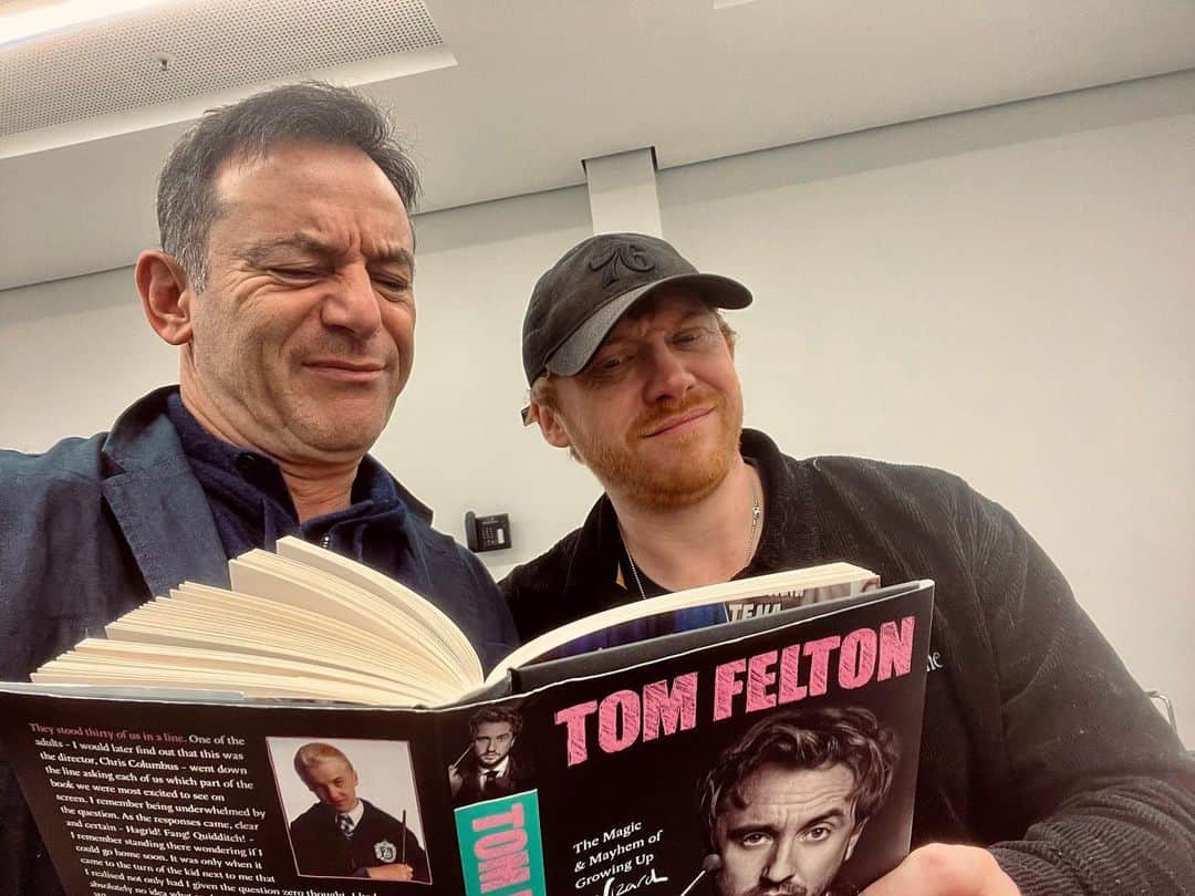 トム・フェルトンのインスタグラム：「Best review yet 🦁❤️🐍 #beyondthewand」