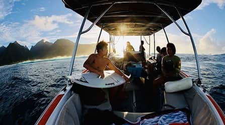 稲葉玲王のインスタグラム：「Tahiti🌴  ずっと来たかったが中々行く事が出来ず、 10年ぶりにタヒチに来る事が出来ました🙌 この機会をくれた @naminori_japan @nsasurf ありがとうございます🙏 📸 @naoyakimoto」