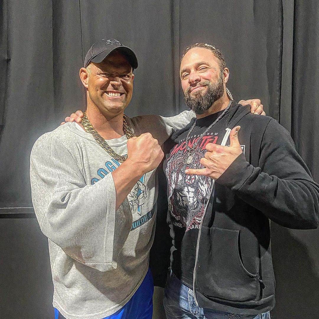 ランス・アーチャーのインスタグラム：「So…….. KES Reunion???  Great seeing @dbsmithjr after too many years.   3x @njpw1972 IWGP tag champs. 2x  @noah_ghc  tag champs.  2x @nwa  tag champs.   I think someone needs a damn KILLER BOMB!  #KES #killerelitesquad」