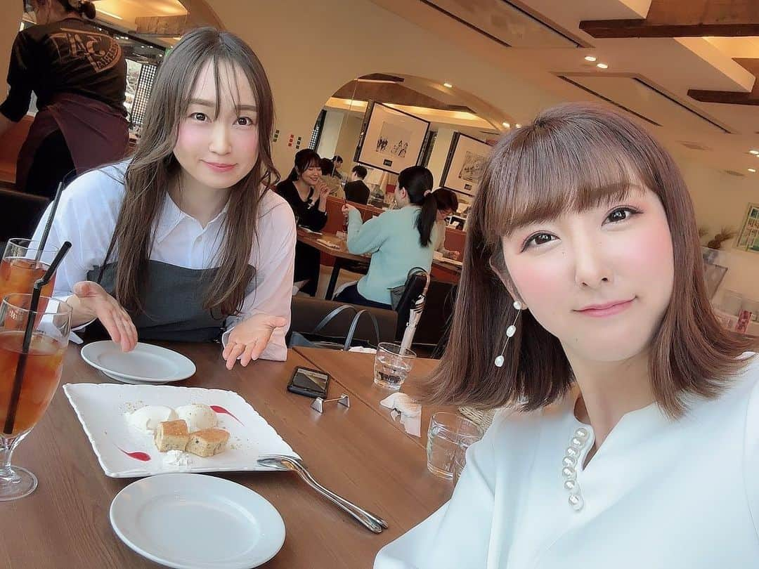 星野もえのインスタグラム：「▼  いくみんDAY🫶🏻✨💕  ランチ🍽~お買い物🛍~スタバ☕️  CHANELのお姉さんの 接客が上手すぎて 買っちゃいそうだった、危ない😂  ガールズトークは ひたすら止まらないし、笑 楽しくてあっという間...🕊 充実した休日だった~🌸  いつもありがとお🥰🫶🏻  #ランチ#ランチデート#イタリアン #イタリアンランチ#休日デート  #大好きな友達#休日#休日ランチ  #休日の過ごし方#美容#お買い物#カフェ」