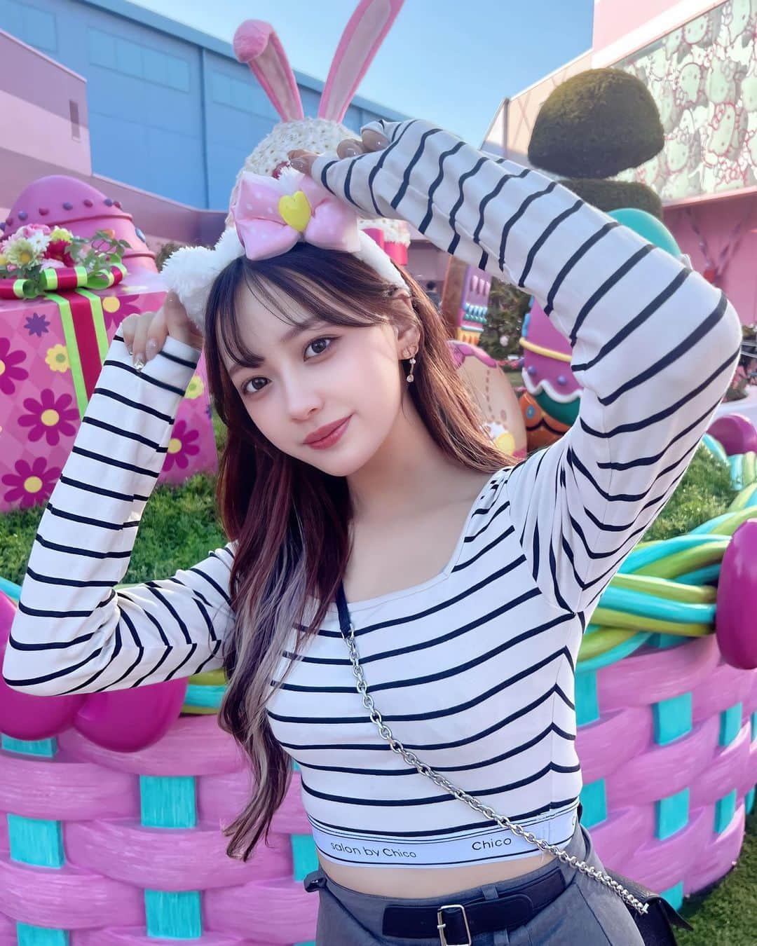 白川れなのインスタグラム：「きてぃちゃん🐱🎀 ⁡ ⁡ ⁡ ⁡ ⁡ ⁡ ⁡ ⁡ ⁡#universalstudiosjapan #usj #ユニバ #キティちゃん #kitty  #エクステ #インナーカラー #黒髪 #韓国メイク#fashion #portrait #selfie #随手拍 #網美 #셀카 #패션 #데이트」