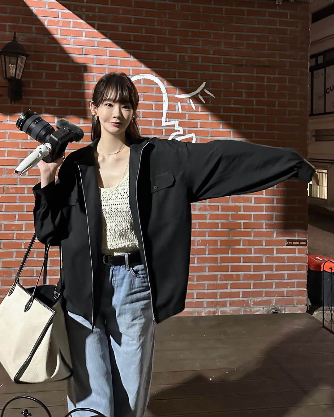 カン・ミンギョン のインスタグラム：「주말 앗뇽 ... 🖤 마지막 사진은 지여니가 엠지각도라고 찍어준 건데 확실해?」