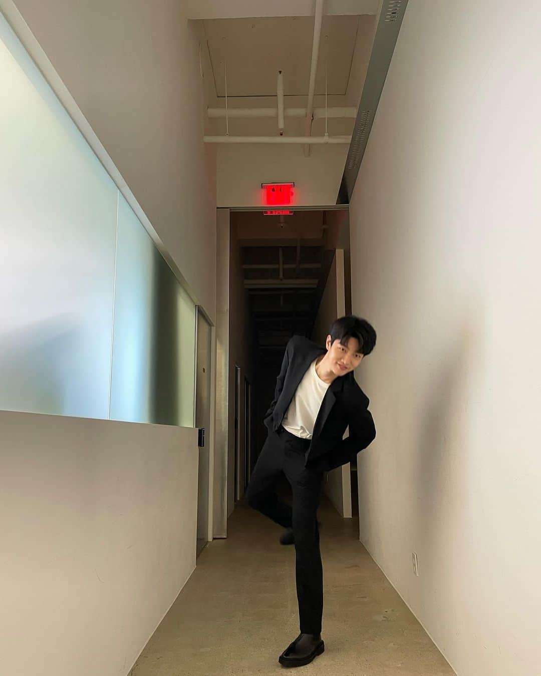 シン・ウォンホ（CROSS GENE）さんのインスタグラム写真 - (シン・ウォンホ（CROSS GENE）Instagram)「프로필 비하인드 컷」3月19日 19時05分 - cg__shinwonho