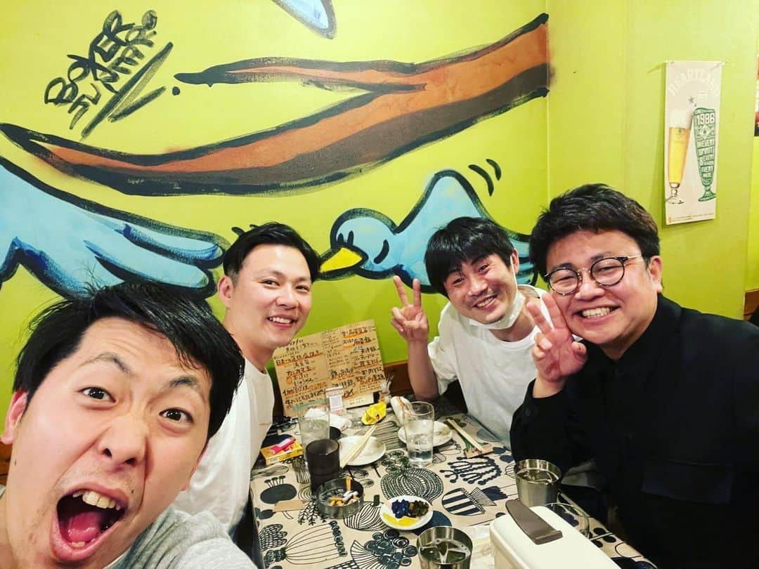 奥田修二さんのインスタグラム写真 - (奥田修二Instagram)「【酒宴】  昨日は仕事終わりに吉田たちの2人と天満へ。  天満で2軒ハシゴした後、銀シャリ橋本さんとタナイケ田邊と合流。  こういう日常が最高。  #ガクテンソク #吉田たち #銀シャリ #タナからイケダ #最高の夜」3月19日 19時22分 - gakutensoku_okuda_official