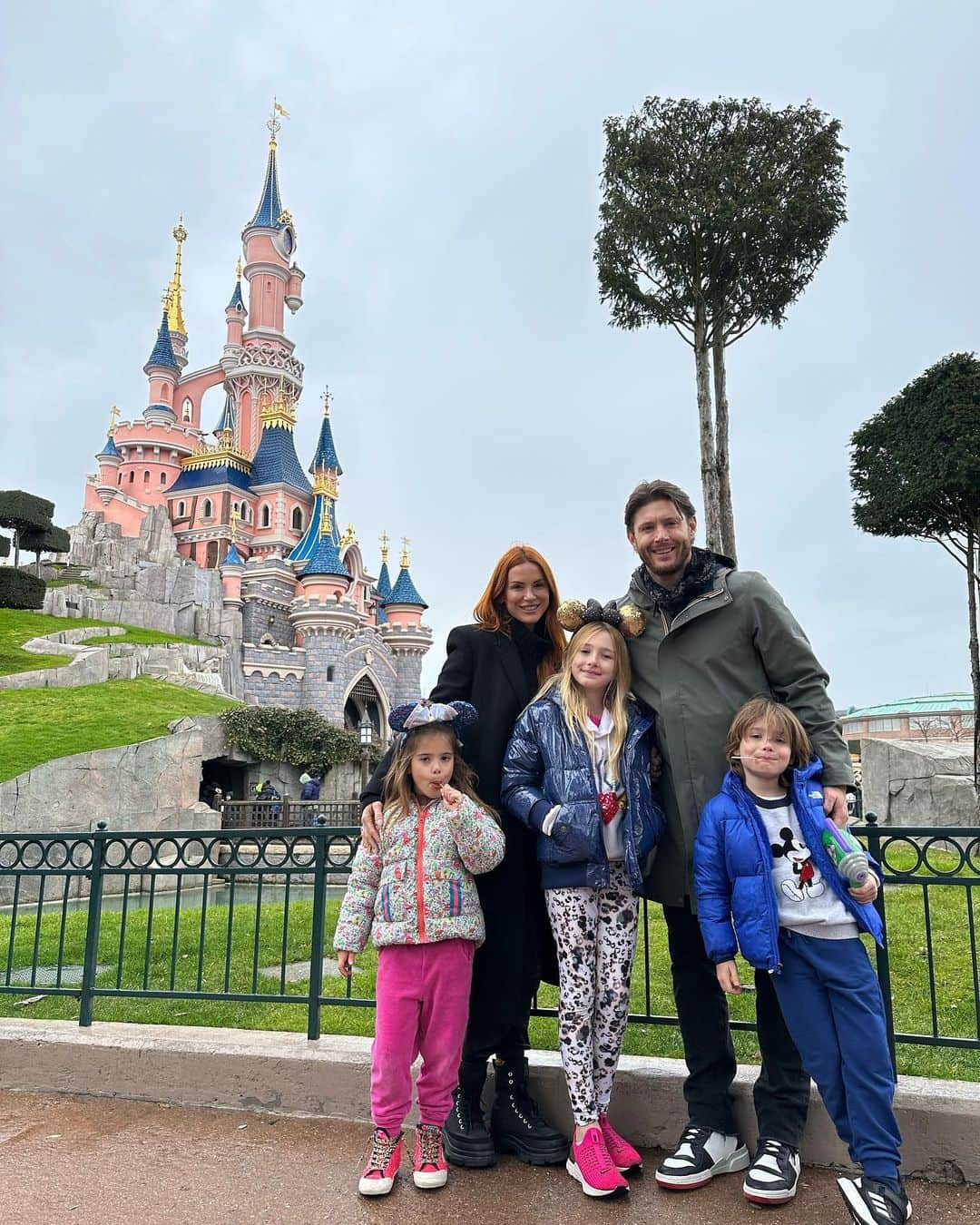 ダニール・ハリスのインスタグラム：「The best place to spend my birthday is always with my sweet family at the happiest place on earth. Where else can you walk 10 miles without even noticing?!? Thank you @disneylandparis for an unforgettable birthday! #disneylandparis30」