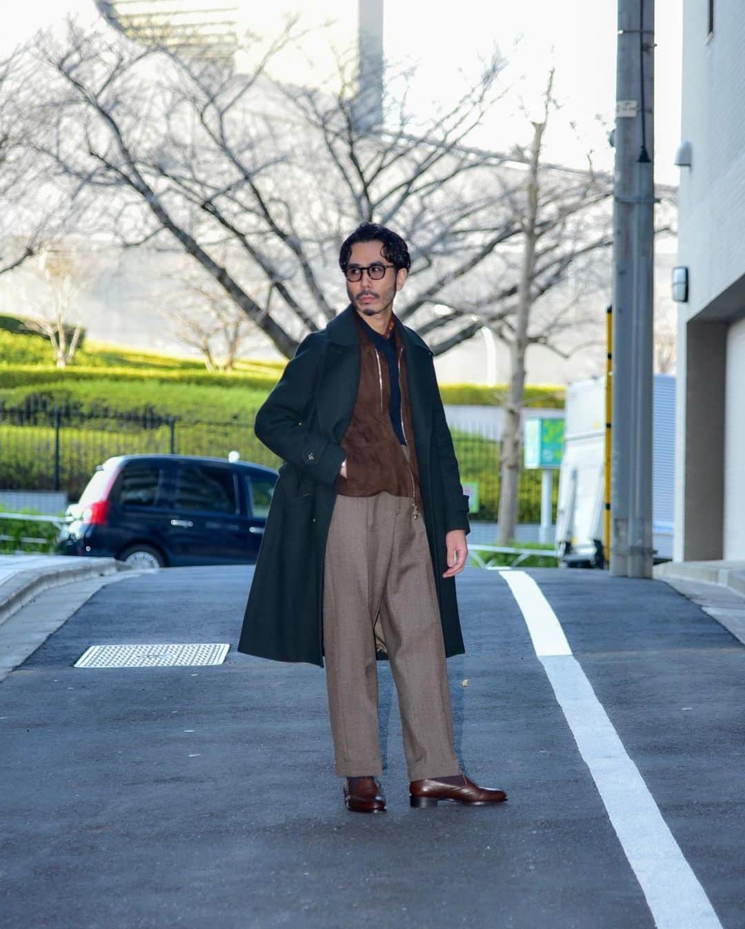 福島雄介さんのインスタグラム写真 - (福島雄介Instagram)「. . Mainly coordinated with military-derived items. My style is to add some dressy items... . . スエードのA-2フライトジャケットにモーターサイクルコート。 ミリタリー由来のアイテムをメインにドレッシーなアイテムを少し。 全体的に上品に見えるように致しました。 . .  Glasses- @guepard_jp  Coat- @ring_jacket  Leather jacket- @emmeti_official  Knit- @johnsmedleyknitwear  Pants- @berwich_pants  Shoes- @josephcheaney  Neckerchief- @drakesdiary  Acc- @hermes @adawat_n_tuareg @tiffanyandco  . . #coat #motorcycle #militar #leatherjacket #a2jacket #fashion #ootd #mensfashion #glasses #menstyle #mensclothing #vintagejewelry #ootdfashion #menswear #casualstyle」3月19日 19時28分 - yusuke_tiamo_fukushima