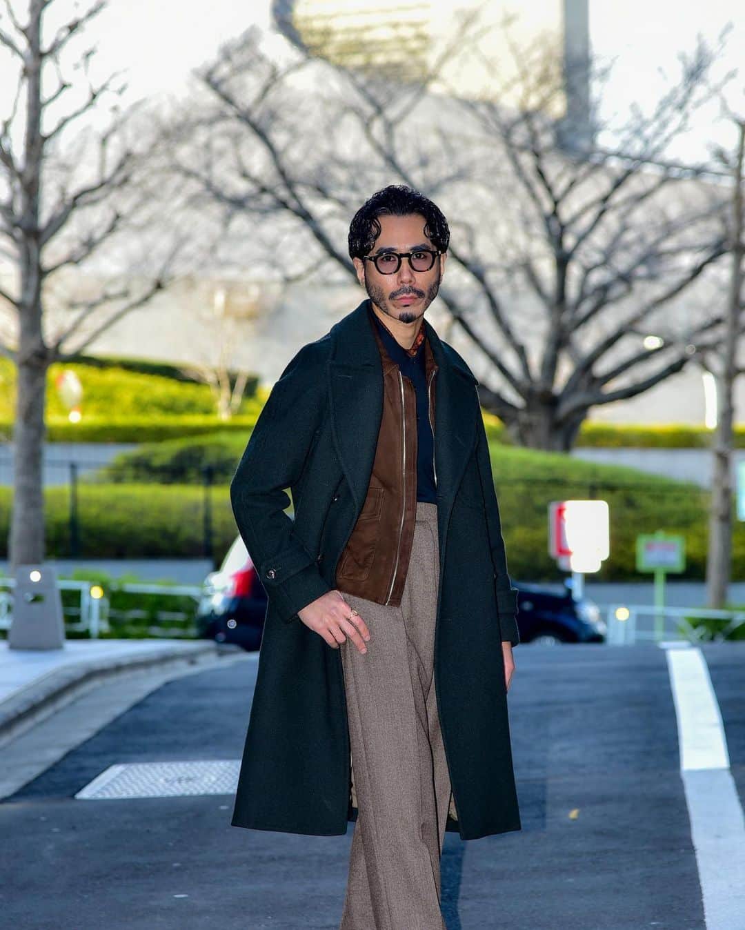 福島雄介さんのインスタグラム写真 - (福島雄介Instagram)「. . Mainly coordinated with military-derived items. My style is to add some dressy items... . . スエードのA-2フライトジャケットにモーターサイクルコート。 ミリタリー由来のアイテムをメインにドレッシーなアイテムを少し。 全体的に上品に見えるように致しました。 . .  Glasses- @guepard_jp  Coat- @ring_jacket  Leather jacket- @emmeti_official  Knit- @johnsmedleyknitwear  Pants- @berwich_pants  Shoes- @josephcheaney  Neckerchief- @drakesdiary  Acc- @hermes @adawat_n_tuareg @tiffanyandco  . . #coat #motorcycle #militar #leatherjacket #a2jacket #fashion #ootd #mensfashion #glasses #menstyle #mensclothing #vintagejewelry #ootdfashion #menswear #casualstyle」3月19日 19時28分 - yusuke_tiamo_fukushima