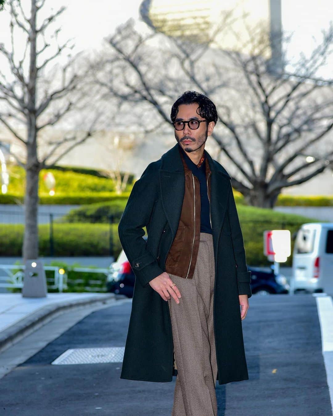 のインスタグラム：「. . Mainly coordinated with military-derived items. My style is to add some dressy items... . . スエードのA-2フライトジャケットにモーターサイクルコート。 ミリタリー由来のアイテムをメインにドレッシーなアイテムを少し。 全体的に上品に見えるように致しました。 . .  Glasses- @guepard_jp  Coat- @ring_jacket  Leather jacket- @emmeti_official  Knit- @johnsmedleyknitwear  Pants- @berwich_pants  Shoes- @josephcheaney  Neckerchief- @drakesdiary  Acc- @hermes @adawat_n_tuareg @tiffanyandco  . . #coat #motorcycle #militar #leatherjacket #a2jacket #fashion #ootd #mensfashion #glasses #menstyle #mensclothing #vintagejewelry #ootdfashion #menswear #casualstyle」