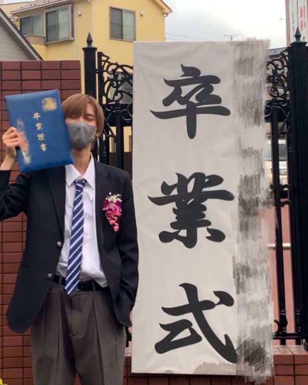 酒寄楓太さんのインスタグラム写真 - (酒寄楓太Instagram)「高校卒業できました✌️  芸能と勉強の両立とか色々大変でしたけど、無事卒業できてよかったです  楽しかったー！ 勉強本当に嫌だったけど」3月19日 19時31分 - fuuta_ss