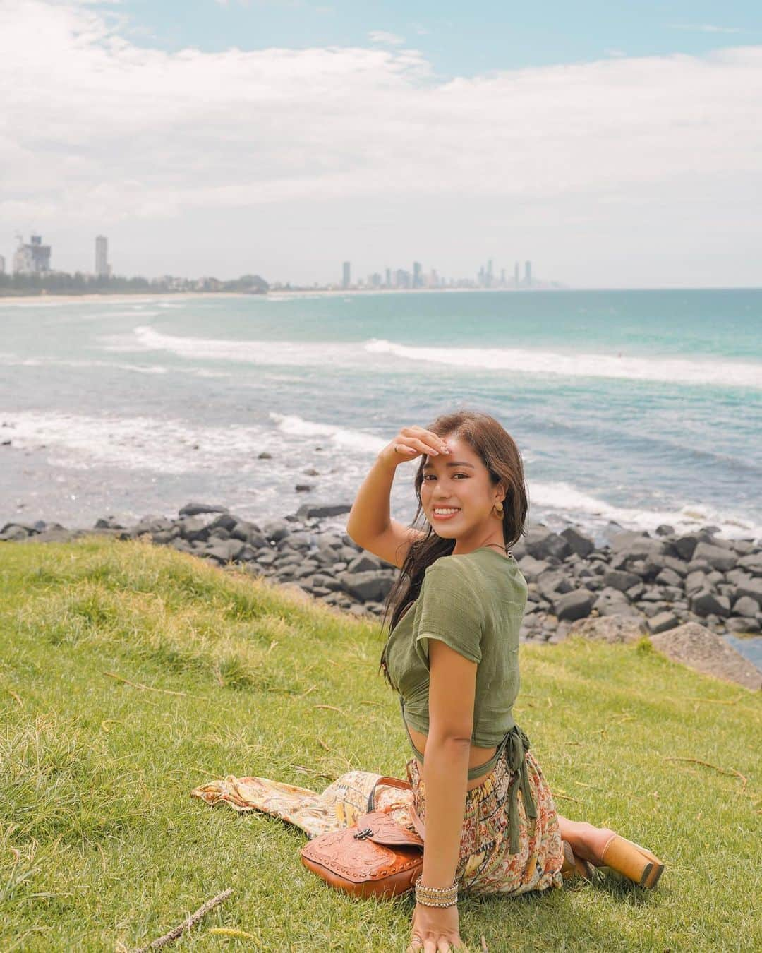 羽石杏奈さんのインスタグラム写真 - (羽石杏奈Instagram)「Gold Coast, you make me wonder if I have a life there.. 💭💓  オーストラリアでお気に入りの街になった クイーンズランド州のゴールドコースト🌴✨ サーファーの雰囲気が漂う街から ナイトライフ、自然、運河、グルメ、、 大好きな魅力が詰まりすぎてる場所でした🌼 (オーストラリアに住むなら、 ゴールドコーストに住んでみたい、、！)  ケアンズ、ゴールドコーストまでは Jet Starで東京から直行便があるのも嬉しい！ キャンペーンのときは片道２万円代(!)からあるんだって！ もう何度でもリピートしたい旅先決定🥺🇦🇺  Thank you for having me🤍 @queensland @australia.jp @jetstar_japan #jetstar #thisisqueensland #SeeAustralia」3月19日 19時38分 - hawaiianna913