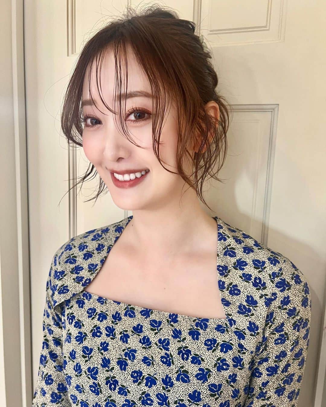 のインスタグラム：「💠🦋🪺  Today's style🤍  #hairset#hairstyle#ヘアスタイル#ヘアアレンジ#ヘアセット#結婚式お呼ばれ#結婚式ヘアアレンジ」
