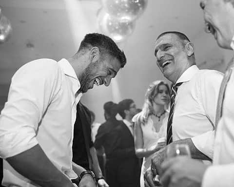 リサンドロ・マガジャンのインスタグラム：「Día del Padre acá en España 🇪🇸  Aunque no estés tu luz sigue brillando para nosotros.. ya 5 años y te extraño como el primer día!! Cuantas ganas de preguntarte cosas, de escucharte.. o simplemente darte un último abrazo.  “Solo por vos voy a reír,  Solo por vos voy a seguir    Mirando siempre para adelante” 🎶♥️✨」