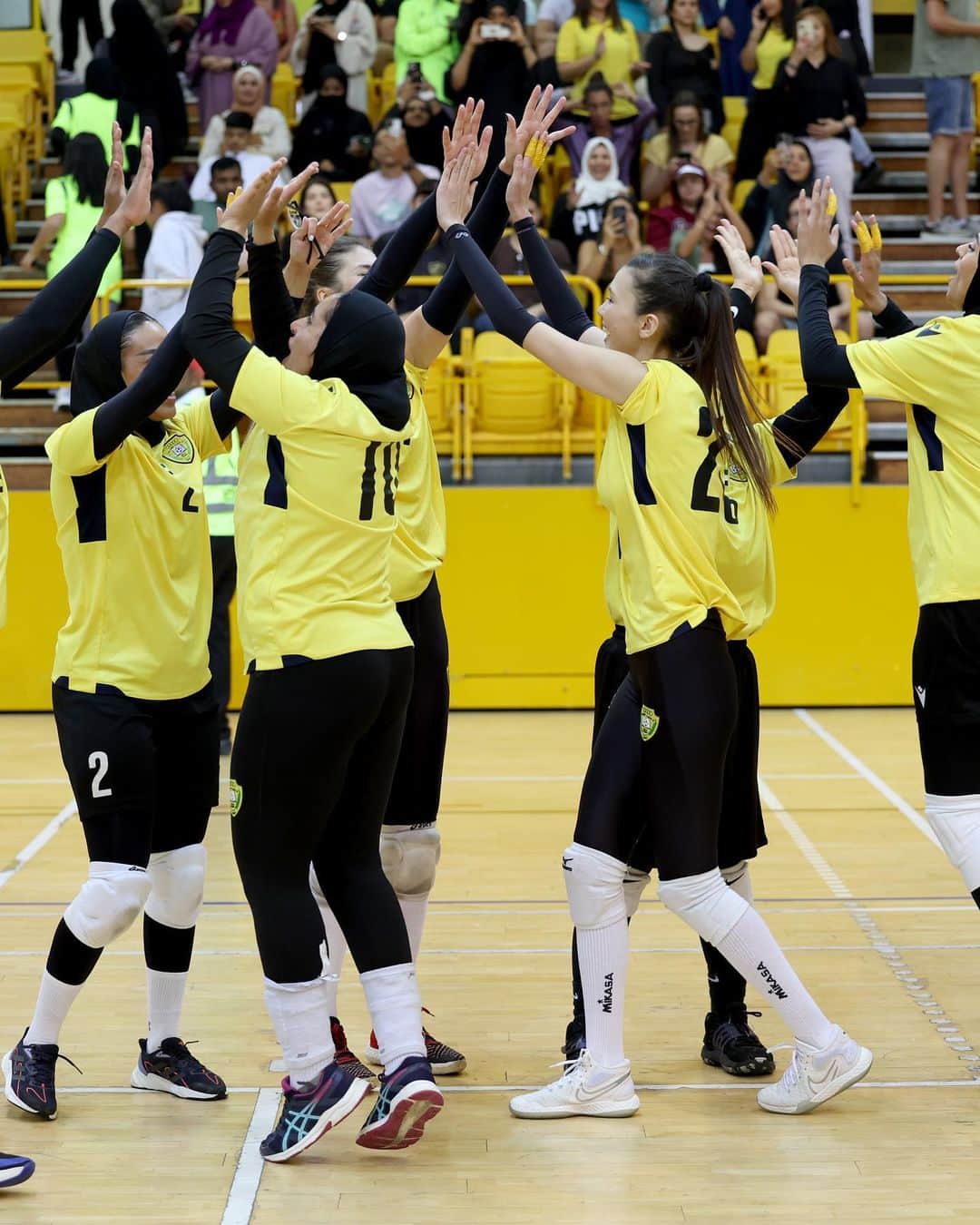 サビーナ・アルシンベコバさんのインスタグラム写真 - (サビーナ・アルシンベコバInstagram)「We are champions 🥇💛  #alwasl #volleyball #arab #league #first #victory」3月19日 19時53分 - altynbekova_20