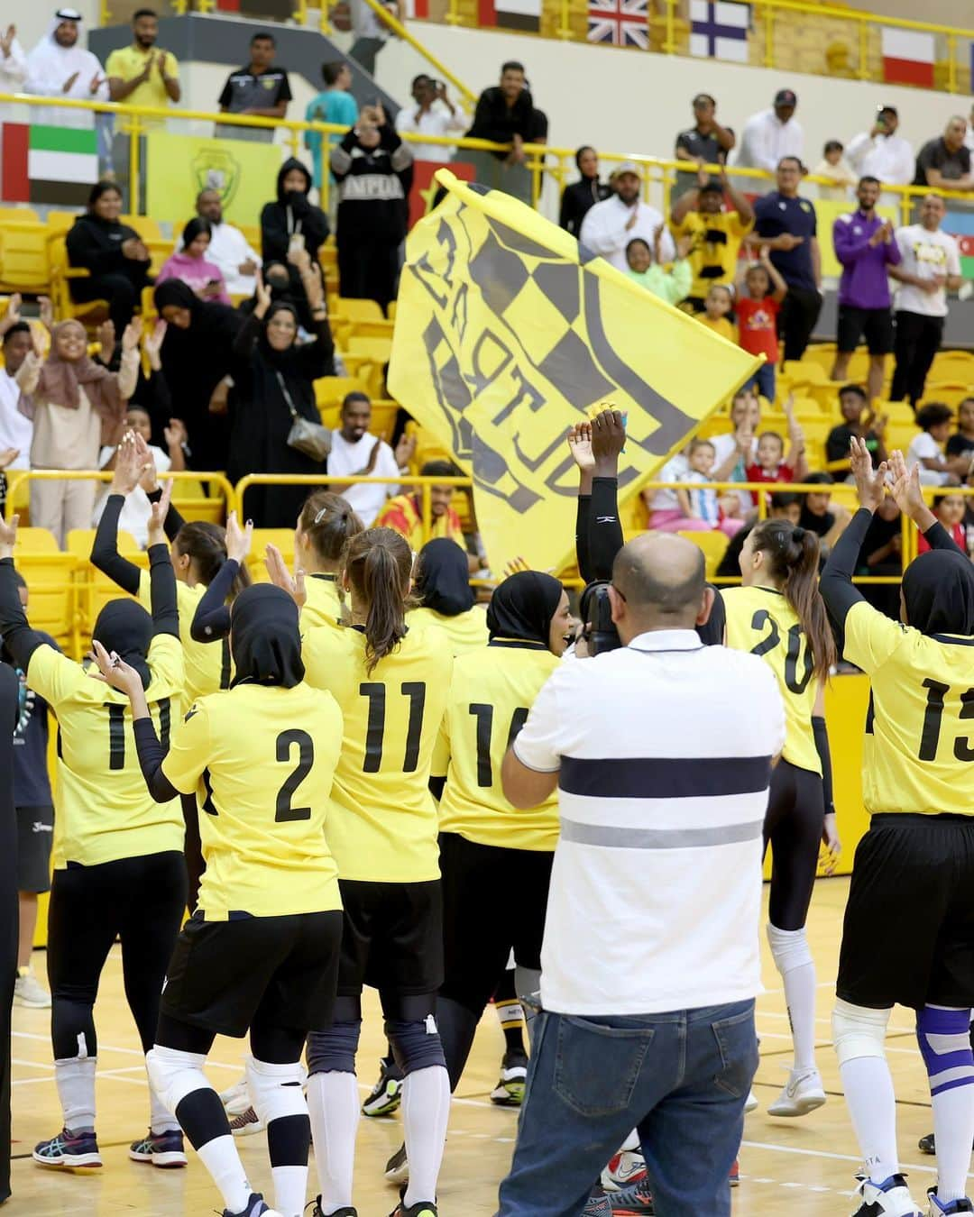 サビーナ・アルシンベコバさんのインスタグラム写真 - (サビーナ・アルシンベコバInstagram)「We are champions 🥇💛  #alwasl #volleyball #arab #league #first #victory」3月19日 19時53分 - altynbekova_20