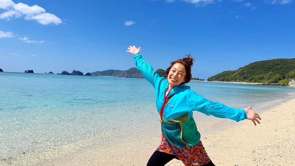 のインスタグラム：「パーカー Tシャツ ショートパンツ バッグ @cotopaxi_jp  スニーカー @topoathletic.jp」