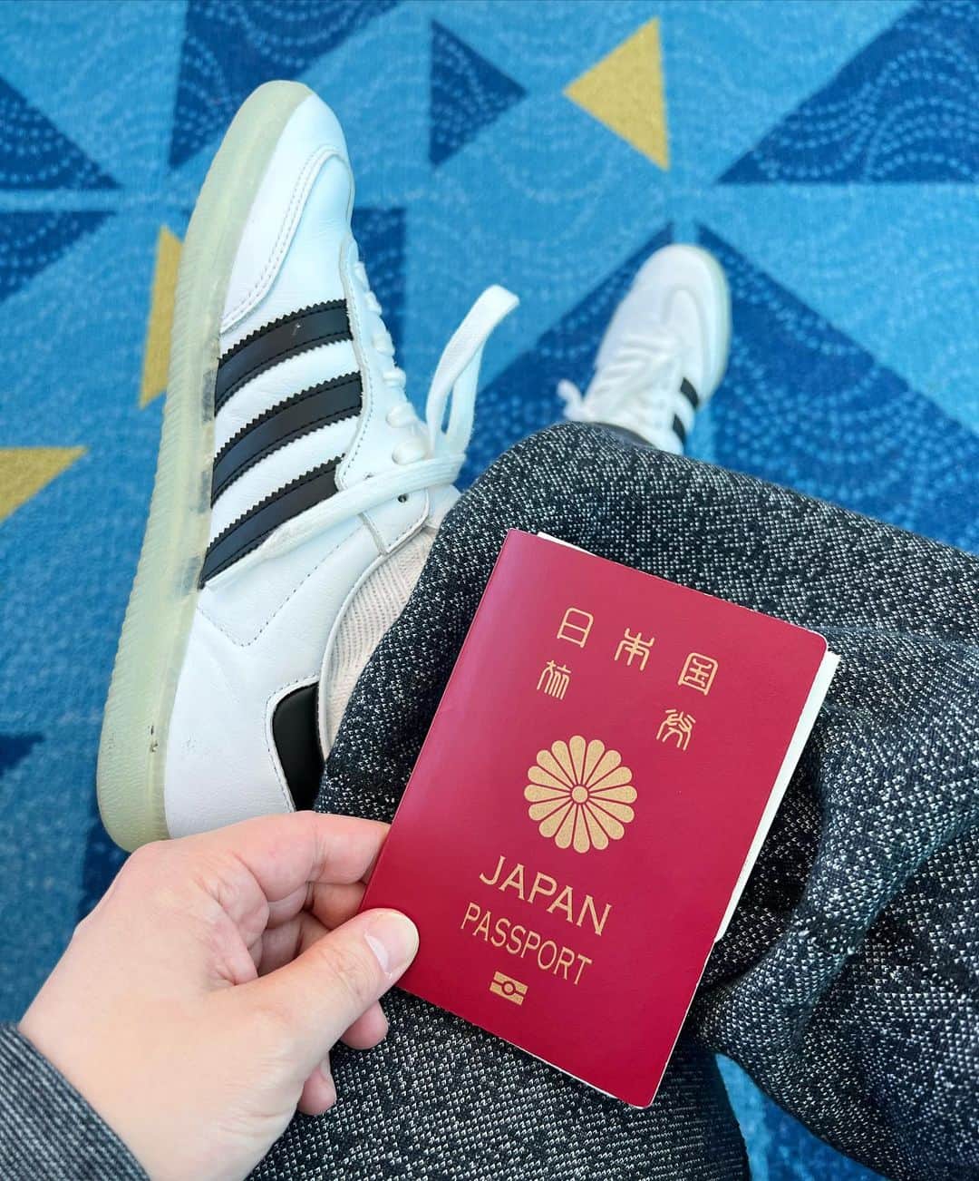 のインスタグラム：「. adidas HQ🇩🇪🇩🇪🇩🇪へ。 any coment , opinion and request to adidas! アディダスに皆様のご意見、リクエスト、復刻希望などが、もしあればコメント欄お願いします！ . #adidas #adidashq #adidassamba #sambaog #samba #fuckinawesome #jasondill #atmos」
