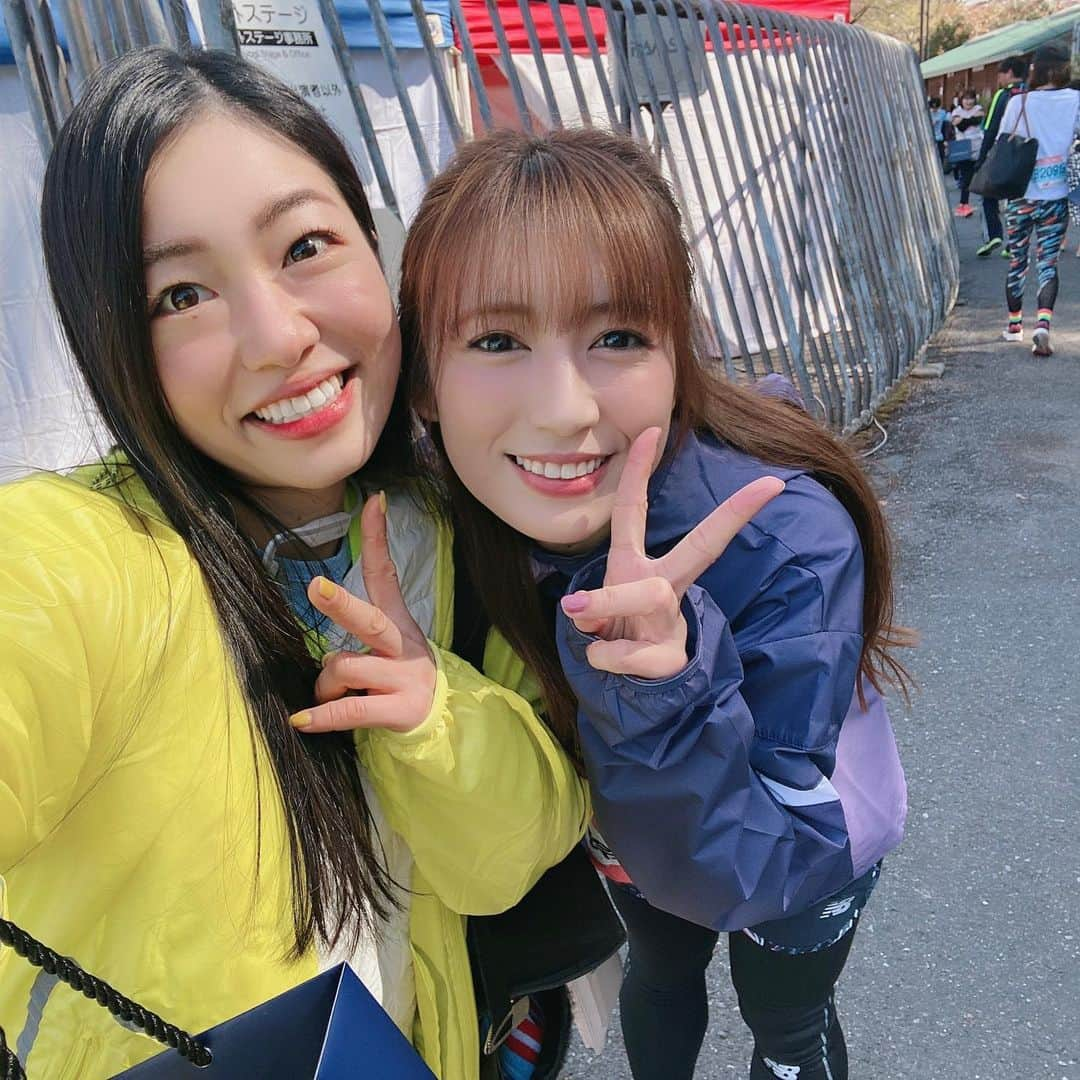 桜雪さんのインスタグラム写真 - (桜雪Instagram)「第13回渋谷表参道Womens Run 今年も10km完走❤️‍🔥❤️‍🔥  去年よりタイムが縮んで 1:00:14でフィニッシュ🙆‍♀️  渋谷・表参道・明治神宮内を疾走できるのはやっぱり気持ちいい！  今年は会派の仲間だけでなく、 北渋プロジェクトのワタナベヒロコさん、 そしてQさま！で共演した以来の才木玲佳ちゃんとも会えました🥰💖  #渋谷表参道womensrun #ランニング女子 #ランニングイベント東京 #渋谷表参道ウィメンズラン #女性の健康が世界を変える」3月19日 11時52分 - yuki_12hsm