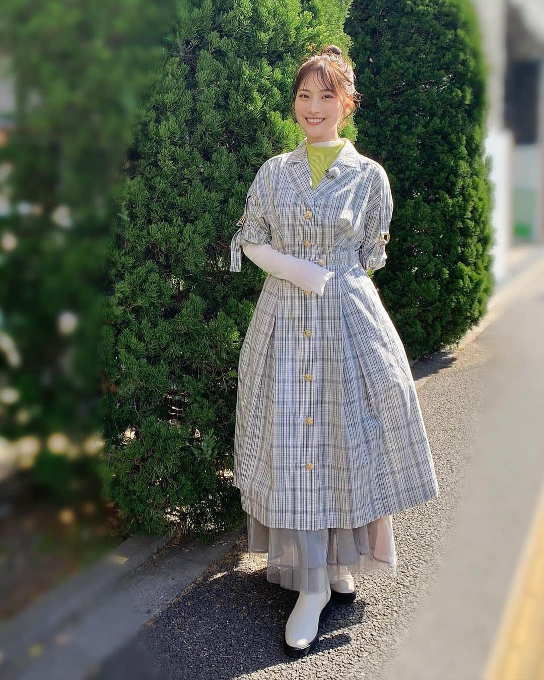 野村彩也子さんのインスタグラム写真 - (野村彩也子Instagram)「. 春のはじまりを感じる日🌸🌿  本日１４時からバラエティ番組 「今日だけ褒めていいですか？」 TBS系列にて放送です✨ これは感動！ぜひチェックしてほしい🌱  高級スーパー・紀ノ国屋と成城石井が初対面✨ @kinokuniya_super  @seijoishii1927  企業のお偉い様方が互いに緊張されている貴重な姿 その裏には熱い想いがあり…！🙊 今日だけご覧いただけます！ 感動したり、こだわりに驚いたり スーパーの秘密って奥深い…😭😭💓💓  ご一緒した皆さんの愛に 終始心打たれていました🙏  メイクさんがお団子ヘア🍡 可愛くしてくださいました🥹✨  セパレートまつげと 跳ね上げラインもポイント♪  レイヤードコーデに ホワイトブーツの合わせ方も 参考になれば👗🤍  . . . . #スーパー　#紀ノ国屋　#成城石井 #春　#散歩 #ヘアセット #ヘアメイク #お団子 #お団子ヘア #メイク #マスカラ #アイライン #ファッション #レイヤードコーデ #春コーデ #グルメ #アナウンサー #野村彩也子 #イエベ春 #グリーンコーデ #ワンピース」3月19日 11時59分 - nomurasayako