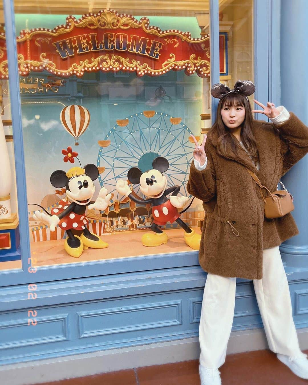 藤本有紀美のインスタグラム：「happy sunday🧚‍♀️🙌💕 天気がよくてうれしい☀️ 📸は2月にいったディズニー🏰  みんな今日のご予定は〜？🌿」