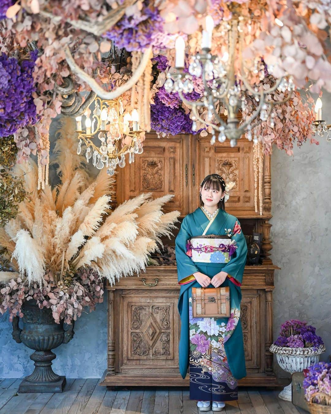 LE-PLA BEAUのインスタグラム：「. ハナエミ振袖展示会👘 〜4/2（日）開催中🌷  24年、25年度成人の方はお急ぎください❗️ .  ご予約はWeb、お電話受け付けております📞 　　　詳細はHPでご確認ください😊 @minmi_toyokawa  @photostudio_minmi  @hanaemi_kimono  ---------------------------------------------------------- #振袖 #振袖ヘア #成人式ヘア #成人式 #成人式前撮り #成人式ヘアセット #成人式振袖 #成人式髪飾り #成人式帯結び #振袖前撮り #振袖レンタル #振袖帯結び #ママ振 #ママ振袖 #ママ振袖アレンジ #前撮り #フォトスタジオ #フォトスタジオ豊川#写真館」