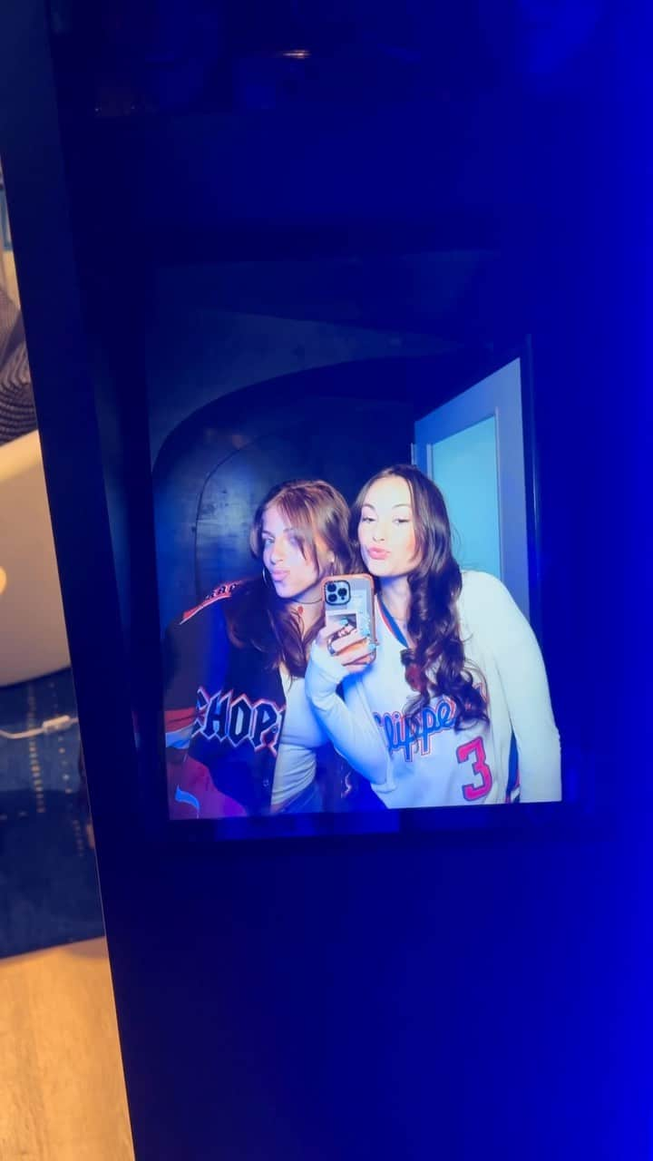 ベイビー・アリエルのインスタグラム：「come to a clippers game w me (sorry milo ily) 💋」