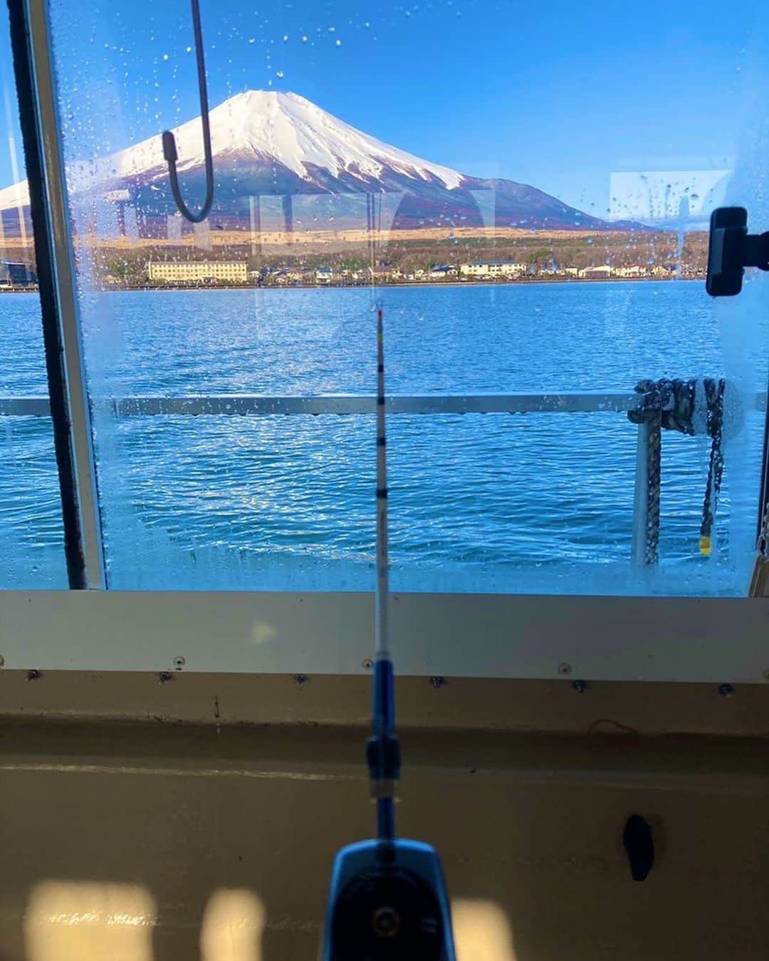 中村千尋さんのインスタグラム写真 - (中村千尋Instagram)「ボウズでした #ワカサギ釣り #景色だけは最高 #山中湖」3月19日 12時10分 - nanakanakamurachihiro