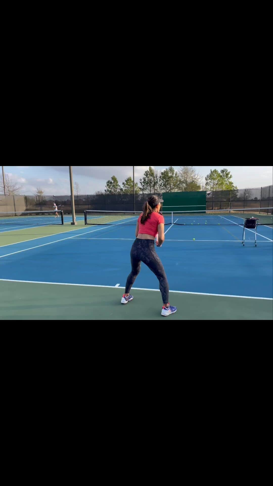 奥野彩加のインスタグラム：「🎾❤️‍🔥💯 YouTube 編集して来週載せます〜❣️ #あやチャンネル #テニス #テニス女子  ・・ #letsgo •  • #トレーニング #アスリート #筋トレ #筋トレ女子 #スポーツ #アメリカ #tennis  #training #fitness #fit #athlete #tennisplayer #houston #home #texas #テニス女子　 #테니스 #스포츠  #love #houstontenniscoach #positive #lifestyle #fitnessgirl」