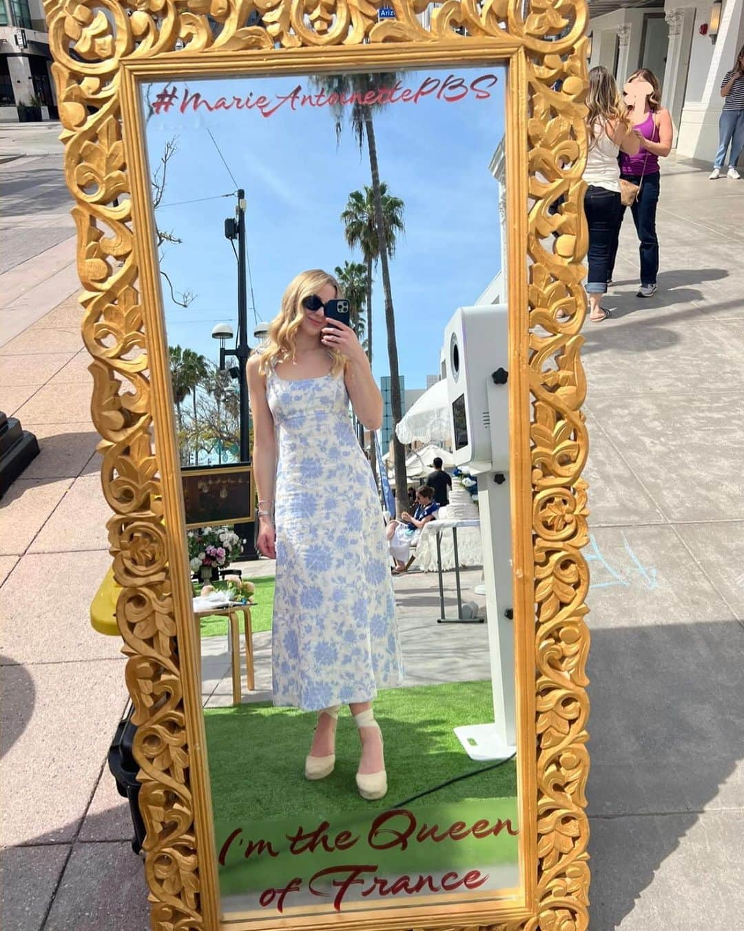 クロエ・ルーカジアックさんのインスタグラム写真 - (クロエ・ルーカジアックInstagram)「Had an amazing time at the Marie Antoinette pop up today! Stop by the 3rd Street Promenade in Santa Monica, CA from 12pm - 8pm PT tomorrow & enjoy complimentary hair and makeup styling. And stream Marie Antoinette on PBS Sundays beginning March 19th! #MarieAntoinettePBS #Ad」3月19日 12時26分 - chloelukasiak