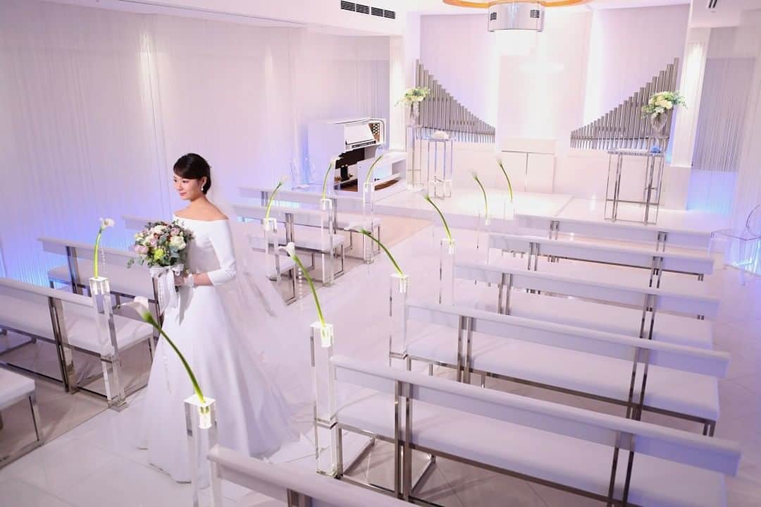 ホテルニューオータニ長岡wedding さんのインスタグラム写真 - (ホテルニューオータニ長岡wedding Instagram)「白を基調としたチャペル「サンティエ」  チャペルのライティングは純白、ブルー、エメラルドグリーンの3色。 天井には十二星座が輝きます。  ウエディング相談会に参加して、チャペルの雰囲気をご体験ください。  －－－－－－－－－－－－－ 【初めての相談会におすすめ】 ランチ付きホテルウエディング相談会  《ご予約制》《参加無料》 開催日：毎日開催 相談会：①10:00～ ②11:00～ ※ご希望日の2日前までにご予約ください。  ★来館特典 カフェ＆ダイニング アゼリアにて 平日：ランチコース 土日：ランチビュッフェ  【ご予約・お問合せ】宴会予約（0258）37-1122 －－－－－－－－－－－－－  #ホテルニューオータニ長岡#ニューオータニ長岡#ニューオータニウエディング#ニューオータニウエディング #ホテルウエディング#結婚式準備#式場探し#ウエディングフェア#ブライダルフェア#大人婚#ホテル婚#ホテル挙式#披露宴#チャペル挙式#チャペル#ウエディングドレス#新潟プレ花嫁#2023秋婚#2023冬婚#2024春婚#新潟花嫁#長岡花嫁#長岡結婚式場#新潟結婚式場#新潟#長岡#wedding#hotelwedding」3月19日 13時23分 - newotani_nagaoka_wedding