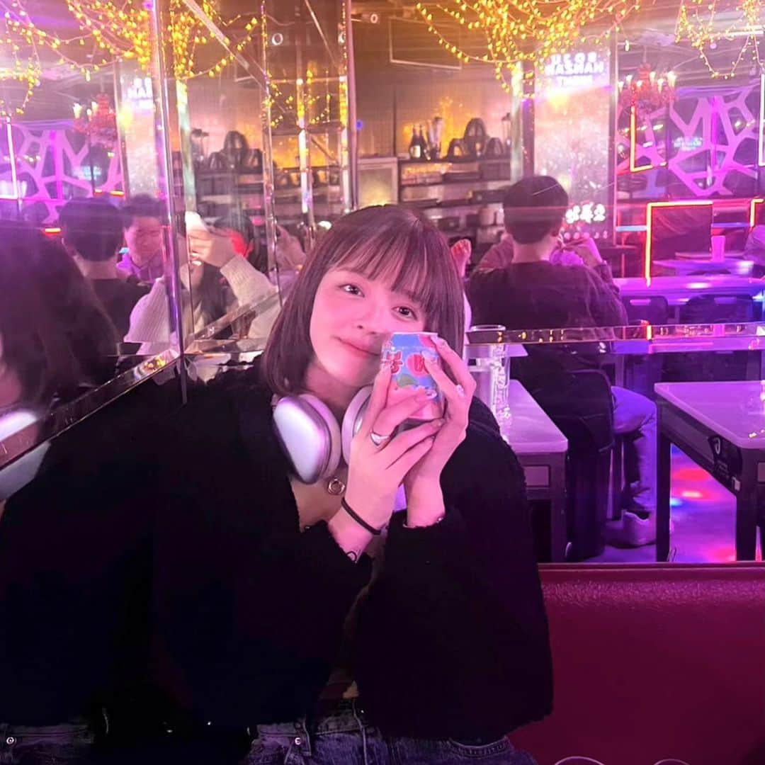 仲本莉絵瑠のインスタグラム：「クラブみたいな居酒屋で飲みとかする大人になったワラワラワラワラ」